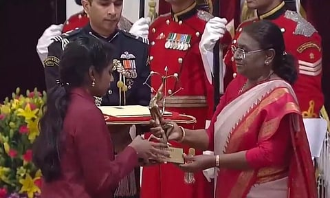 President Droupadi Murmu confers the Arjuna Award 2023 to R Vaishali. (X/@PIB)
