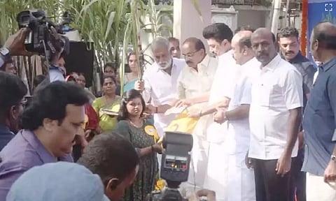 CM Stalin distributed the pongal gift hamper (Dailythanthi)