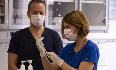 Greece urges vaccination against Covid-19, influenza as cases surge