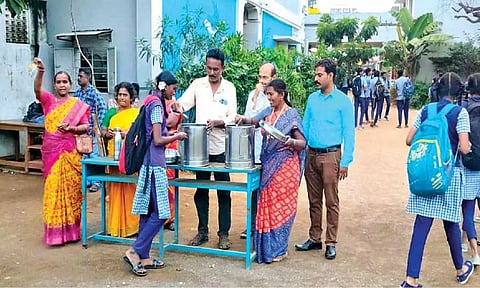 Refreshments being given to students
