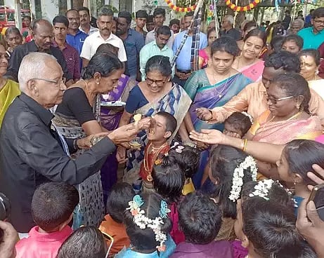 Dravidar Kazhagam president K Veeramani celebrating Pongal with schoolchildren in Tiruchy on Friday