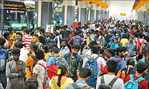 The crowded Kalaignar Centenary Bus Terminus. Daily Thanthi