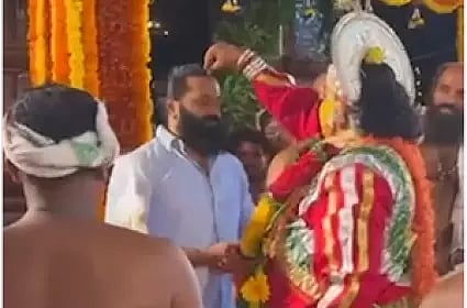 Rishab Shetty celebrates Kola festival with family (IANS)