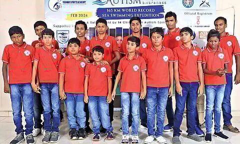 (Right) Students who are going to participate in Sea Swimming Expedition