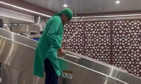 Screengrab from the clip. (X/Sheetal Mehta)