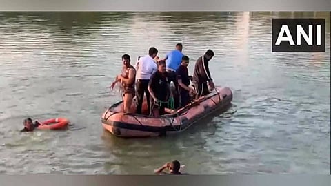 Rescue operation underway in Vadodara (ANI)
