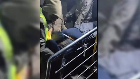 Delhi Fire Service rescuing people (IANS)