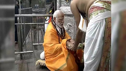 PM Modi offers prayers at Sri Arulmigu Ramanathaswamy Temple (Photo/ANI)