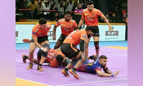 U Mumba team players in action (IANS)