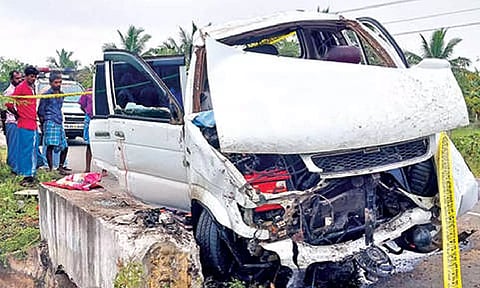 Driver dozes off, four die in accident near Pattukkottai