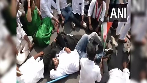 Congress workers hold protest (Photo/ANI)