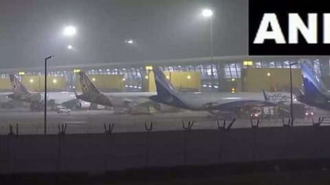Operations of several flights delayed at IGI airport due to low visibility amid fog (Photo/ANI)