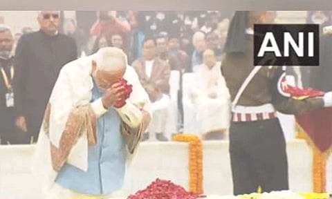 PM Prime Minister Narendra Modi paid tribute to Mahatma Gandhi (Photo: ANI)