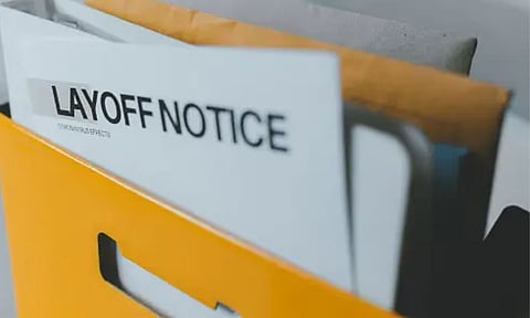 US applications for jobless aid fell to 233,000 last week as layoffs remain low