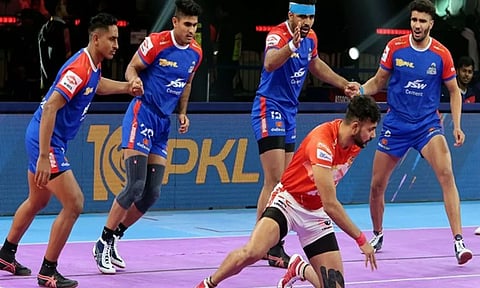 Haryana Steelers and Gujarat Giants players in action (Photo: PKL)