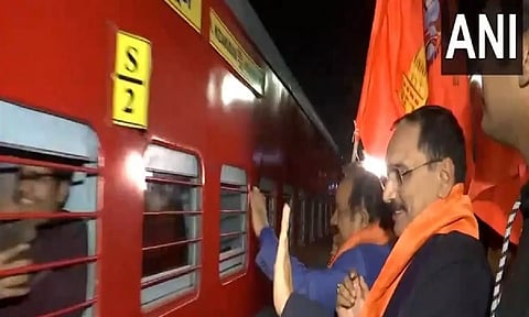 Delhi BJP President Virendra Sachdeva flags off special train to Ayodhya (ANI)