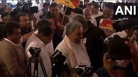 Karnataka Chief Minister Siddaramaiah arriving to participate in Chalo Delhi protest (Photo/ANI)