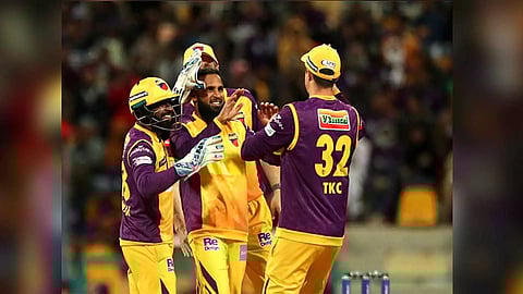 Adil Rashid celebrating with players (Sharjah Warriors)