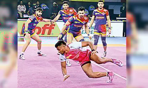 Jaipur’s V Ajith goes for a raid against UP Yoddhas