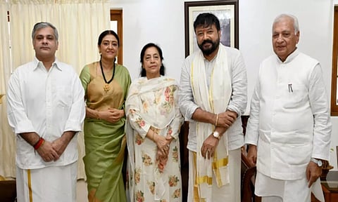 Actor Jayaram, along with his wife Aswathi (Parvathi) met Kerala Governor Arif Mohammed Khan, Reshma Arif (ANI)