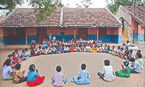 Children at the training session of the parliament in Nagadasampatti in Dharmapuri