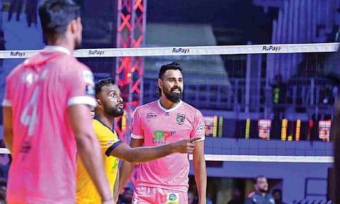 Chennai Blitz roars back to beat Kolkata in five-set contest