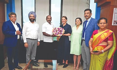 Ma Subramanian greets Western Australia Minister