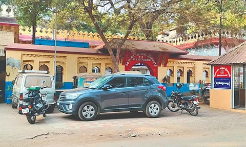 &nbsp;The car used for smugging gutkha seized by the police&nbsp;