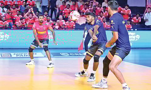 Bengaluru Torpedoes players in action during the match