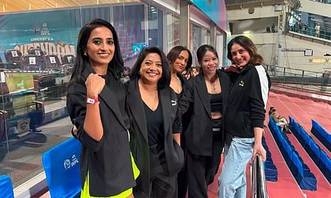 Kareena Kapoor and Mary Kom cheering the player during match session