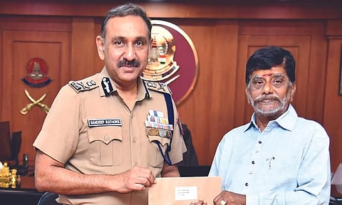 CoP Sandeep Rai Rathore commends Good Samaritan Sundaram for his honesty