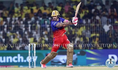 Faf du Plessis in action (Photo: Manivasagan)