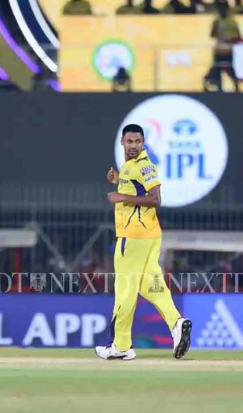 Muztafizur takes the wicket of Virat and Cameroon Green in his second over.