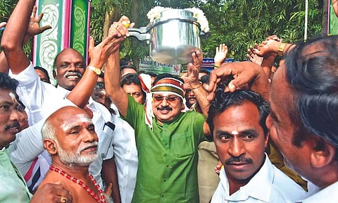 TTV Dhinakaran holds a cooker during his poll campaign in Theni on Sunday