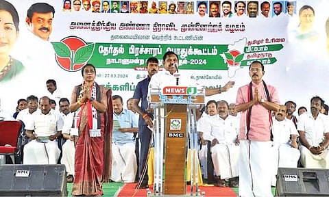 AIADMK chief Edappadi Palaniswami adressing supporters in Nagercoil, on Wednesday (Photo: Saminathan M)