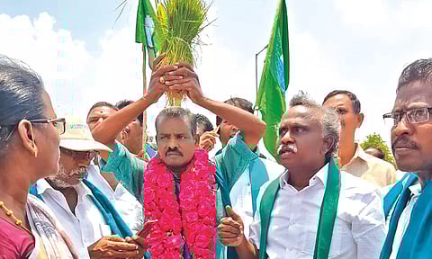 Ryot files papers, says TN, Centre cheated us