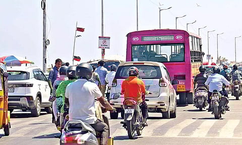 Commute on Loop Road has been a challenge due to traffic diversion (Photos: Justin George)