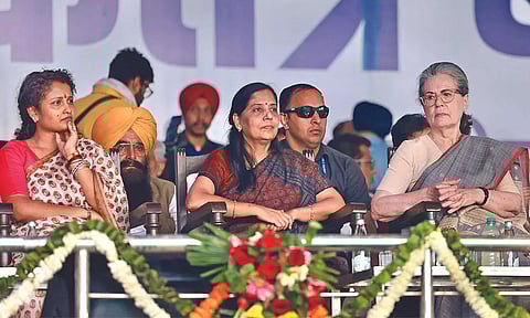 Delhi CM Arvind Kejriwal’s wife Sunita and former Jharkhand CM Hemant Soren’s wife Kalpana with Congress’s Sonia Gandhi at the rally
