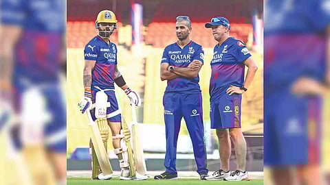 Virat Kohli with Mo Bobat, Director of Cricket, and Andy Flower, head coach, at a training session on Monday