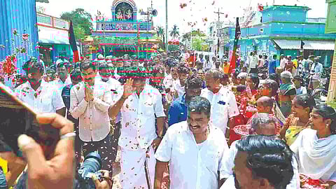 MDMK Tiruchy candidate Durai Vaiko campaigning in Kilikoodu in Tiruchy on Wednesday
