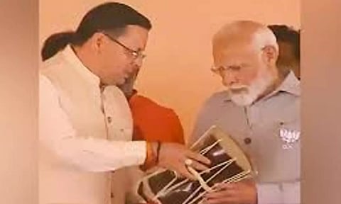 CM Dhami presents 'Hadka' to PM Modi (Photo/ANI)