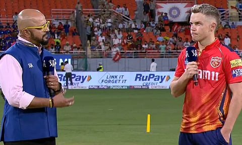 Sam Curran with Murali Karthik during the toss (Screengrab)