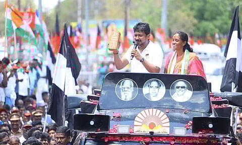 Minister Udhayanidhi canvassing for Congress candidate Jothimani in Karur (file photo)