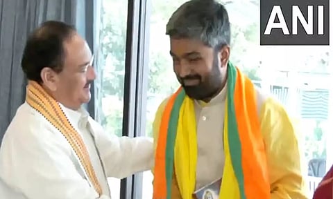 BJP chief JP Nadda with Youtuber Manish Kashyap (ANI)