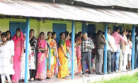 People standing in queue for voting (File photo)