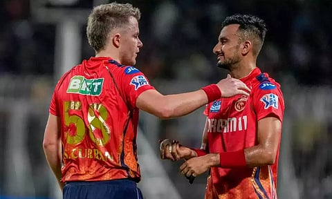 Sam Currans talks to Harshal Patel (IANS)