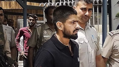 Gangster Lawrence Bishnoi (Photo: PTI)
Read more at: https://www.deccanherald.com/india/maharashtra/firing-outside-salman-khans-home-police-probing-whether-anti-national-elements-outside-india-helping-bishnoi-gang-3002751