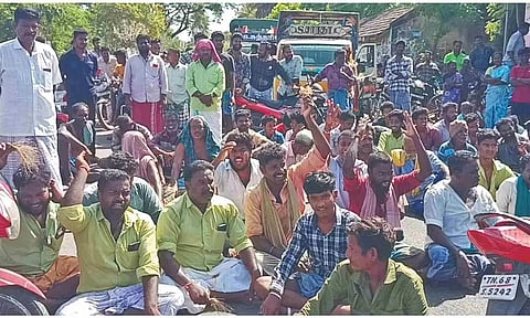 Farmers staged a protest demanding an uninterrupted three-phase power supply to save summer crops