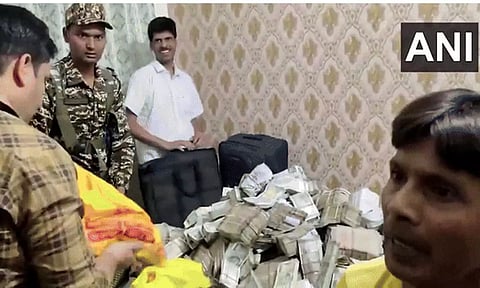 Cash seized from Alamgir Alam's personal secretory's household help (ANI)&nbsp;