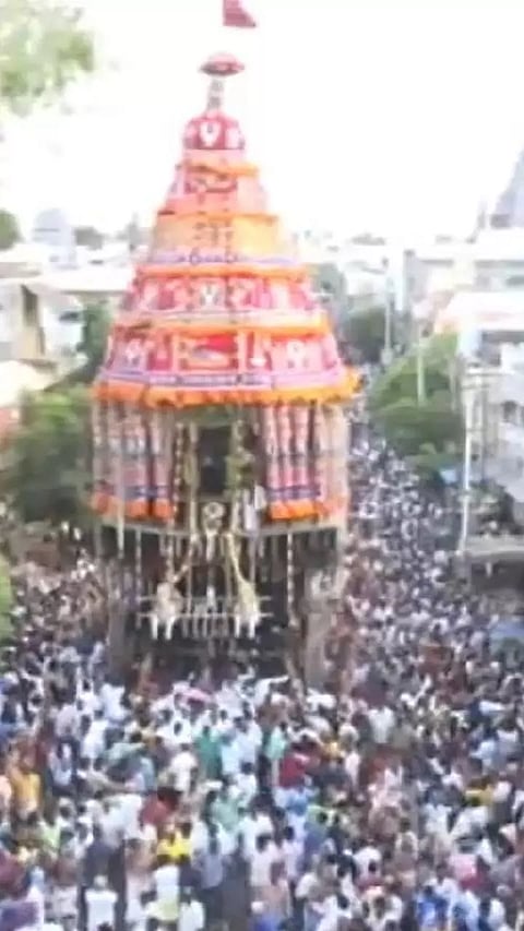 Thousands of devotees offered prayers and witnessed the procession of Lord Namperumal as part of Chithirai car festival in Srirangam